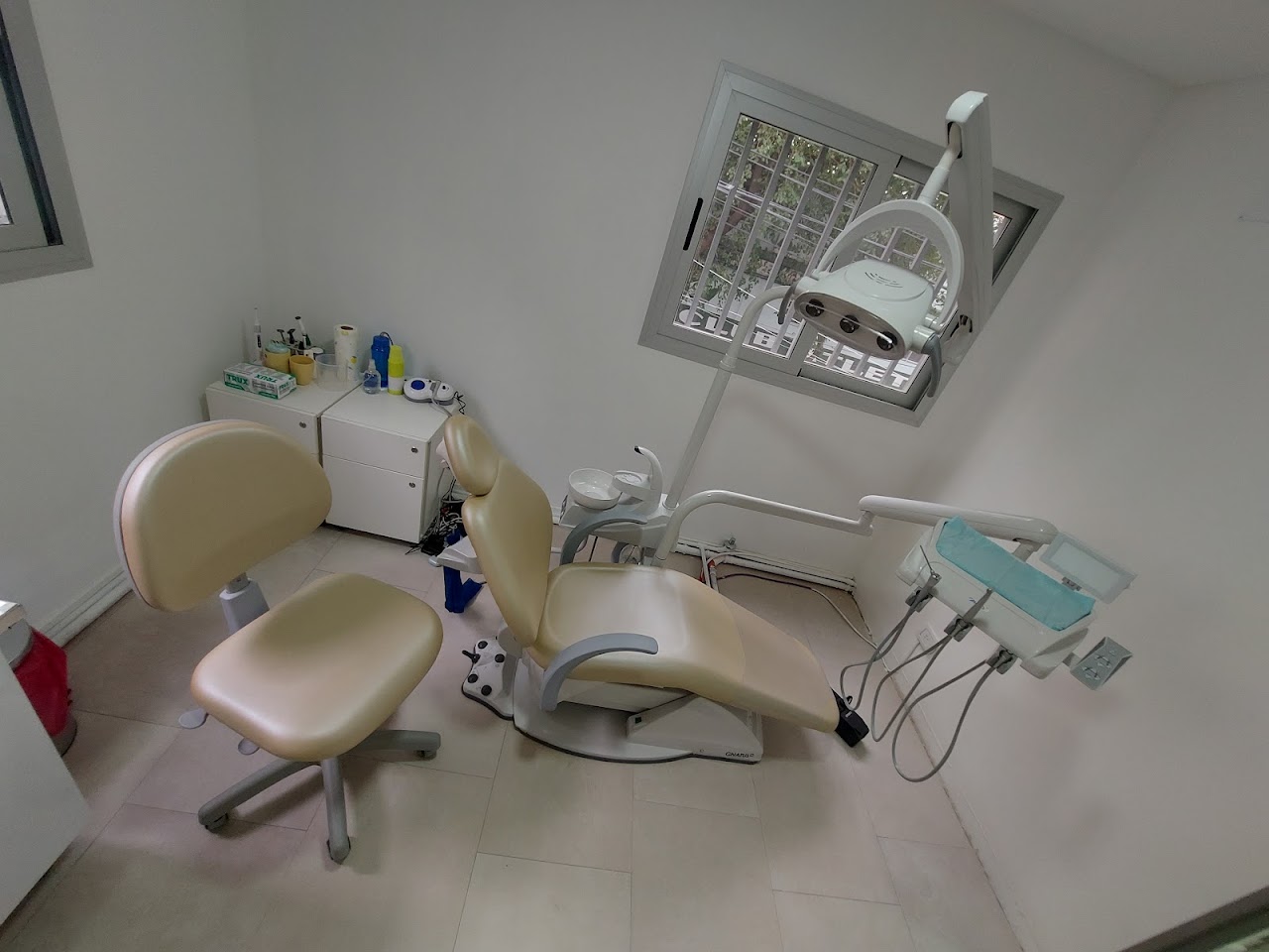 Consultorio dental moderno e iluminado en Ituzaingó